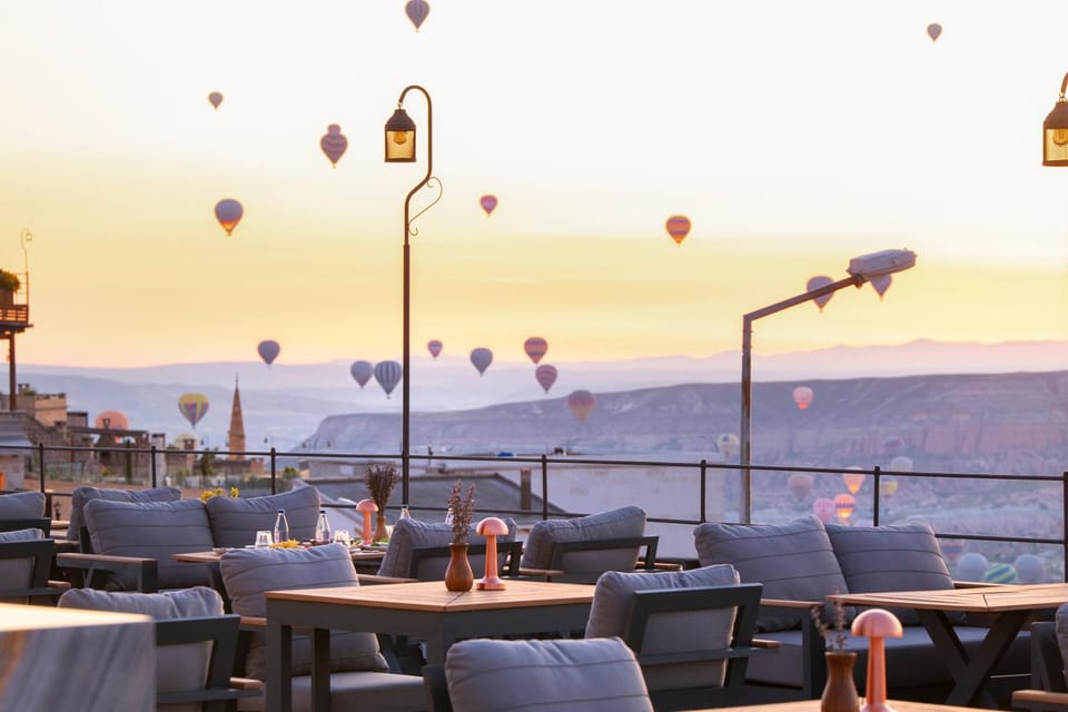 Restaurant/places to eat, Balcony/Terrace, Food and drinks