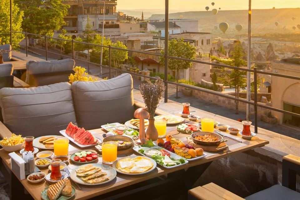Restaurant/places to eat, Neighbourhood, Balcony/Terrace, Food and drinks, Breakfast