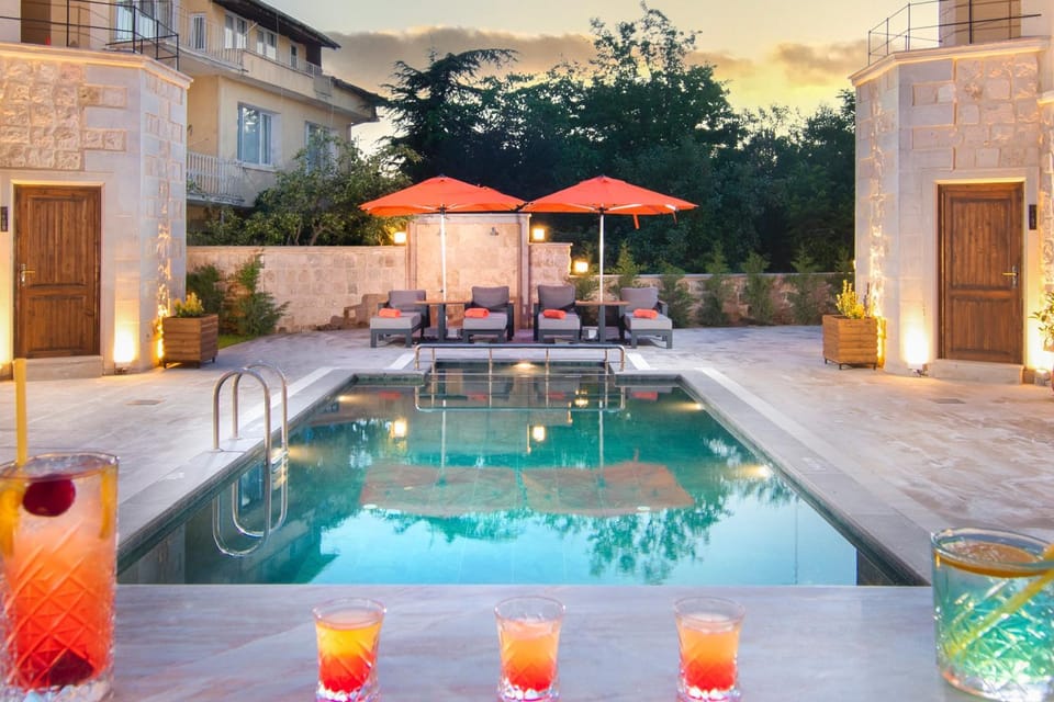 Pool view, Swimming pool, Alcoholic drinks