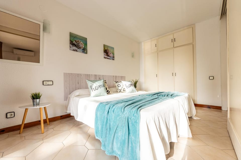Bed, Photo of the whole room