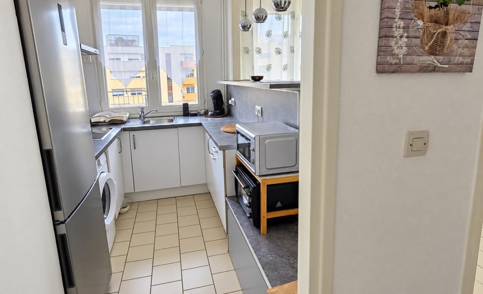 Kitchen or kitchenette, oven, stove, washing machine