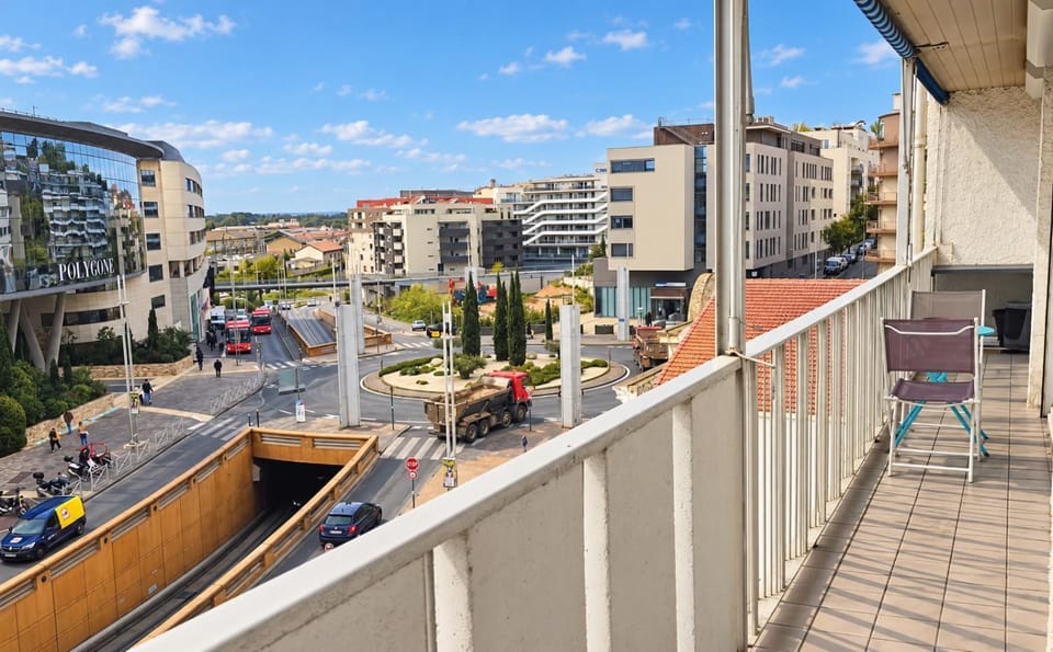 Property building, Day, Neighbourhood, View (from property/room), Balcony/Terrace, City view, Street view, Location