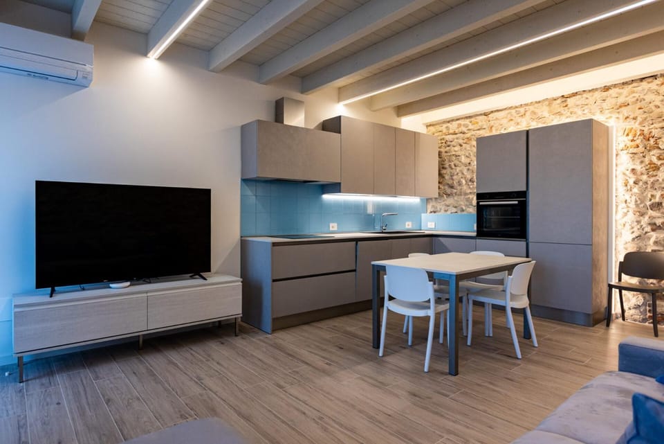 TV and multimedia, Kitchen or kitchenette, Living room, Dining area, pet friendly, stove