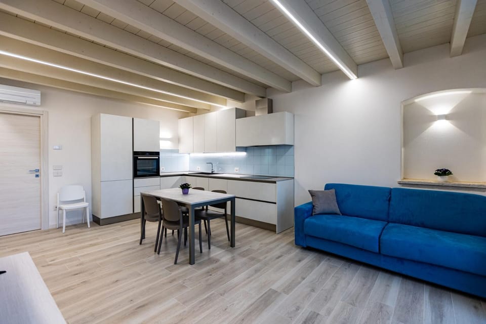 Kitchen or kitchenette, Seating area, pet friendly, air conditioner