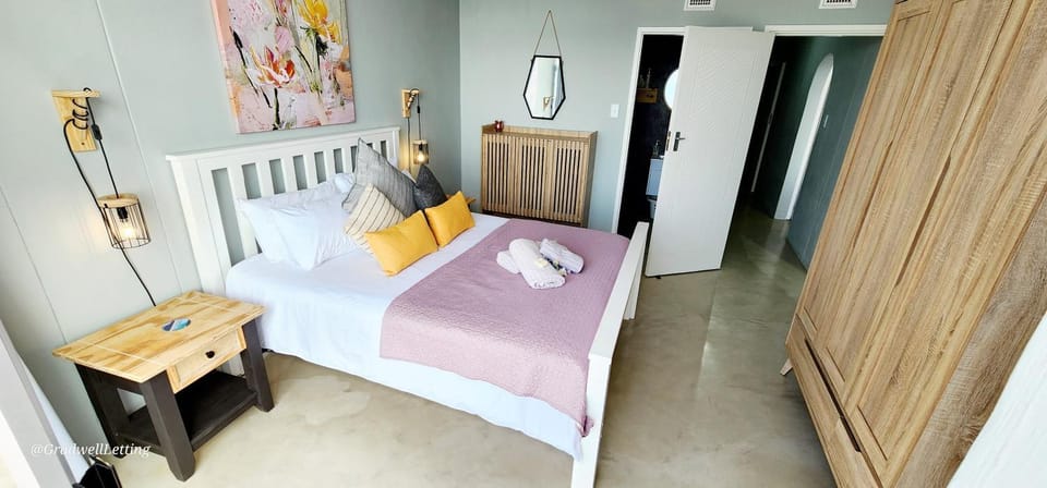 Bed, Photo of the whole room, Bedroom, towels, wardrobe