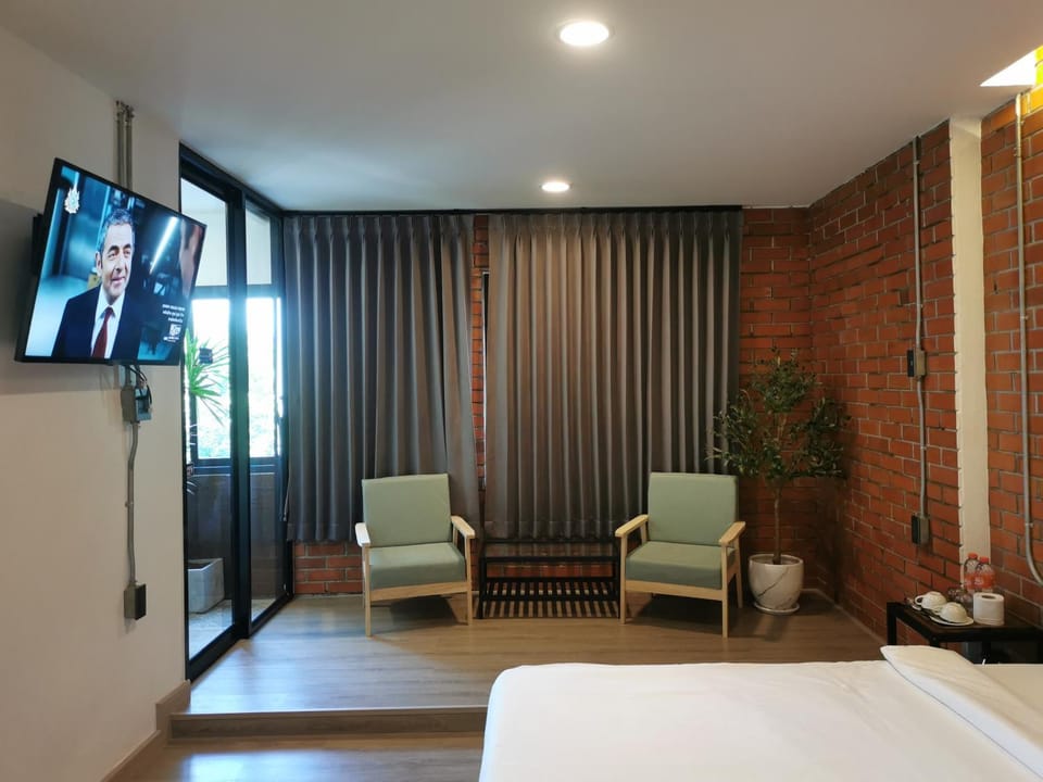 TV and multimedia, Photo of the whole room, Seating area