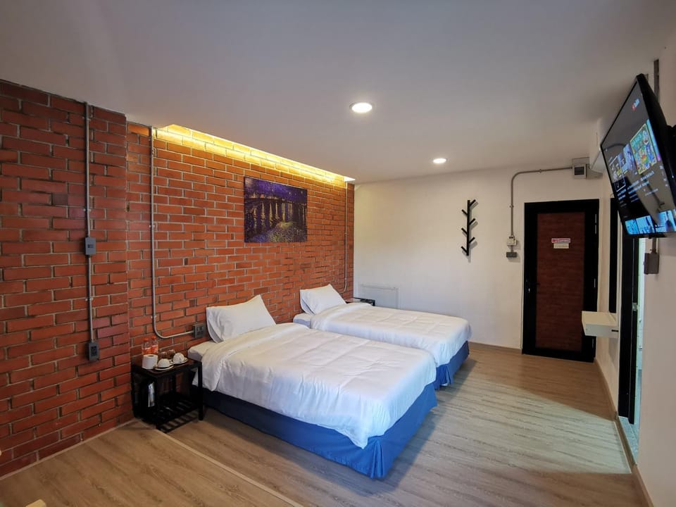 Bed, TV and multimedia, Photo of the whole room