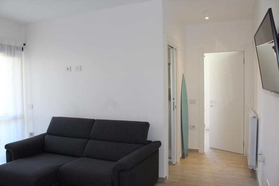 TV and multimedia, Living room, Seating area, Evening entertainment