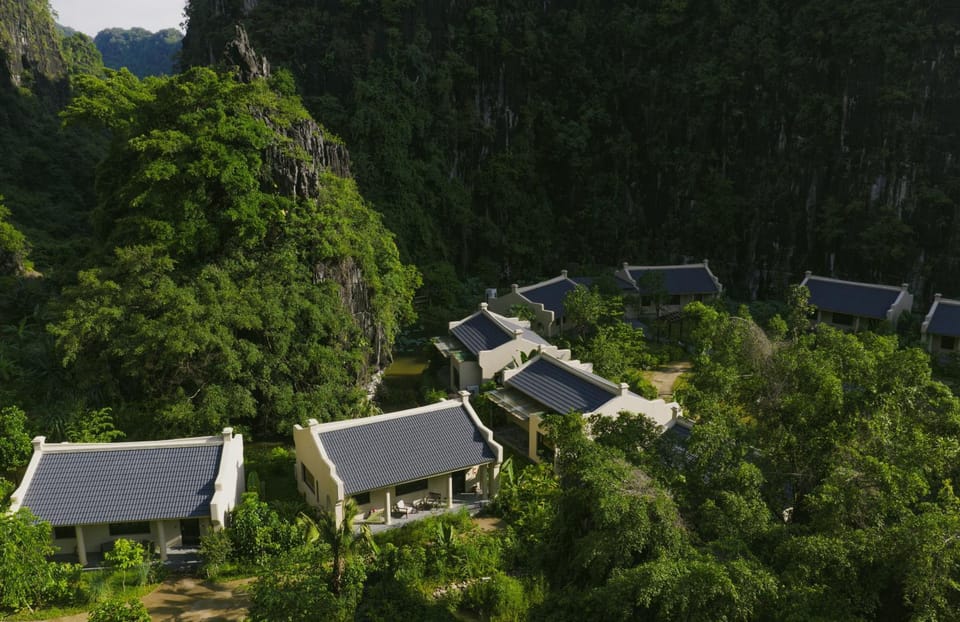 Property building, Day, Natural landscape, Bird's eye view, Mountain view