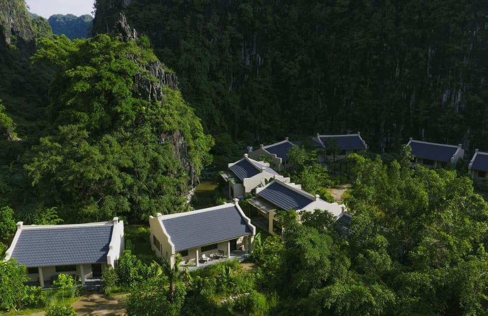 Property building, Day, Natural landscape, Bird's eye view, Mountain view