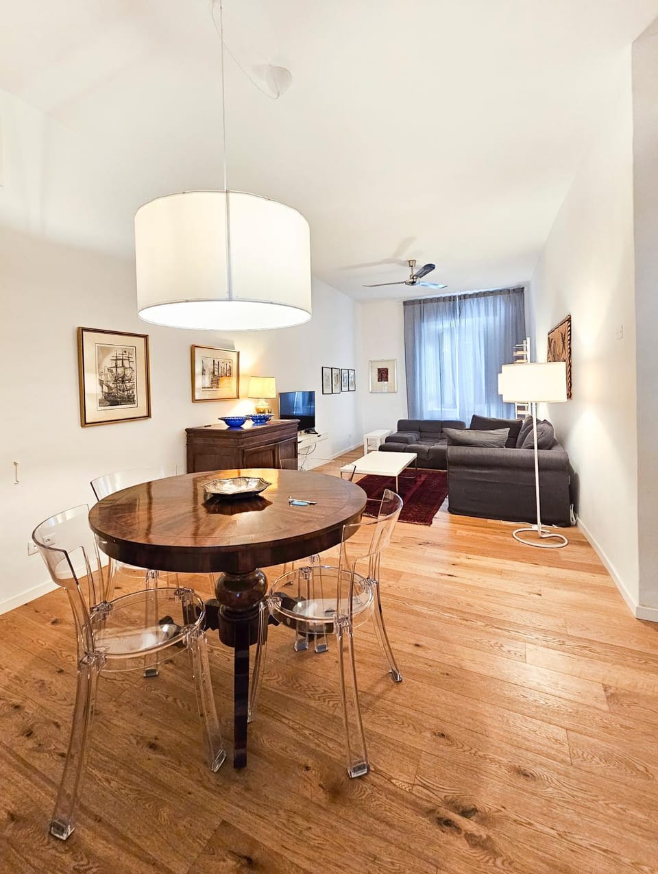 Living room, Seating area, Dining area