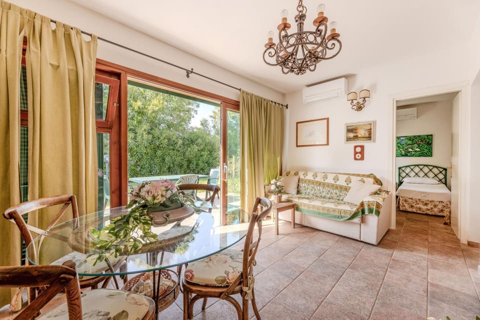 View (from property/room), Living room, Seating area, Dining area