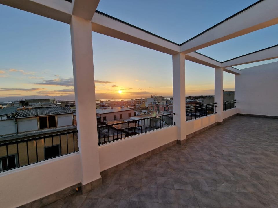 View (from property/room), Balcony/Terrace, City view, Sunset