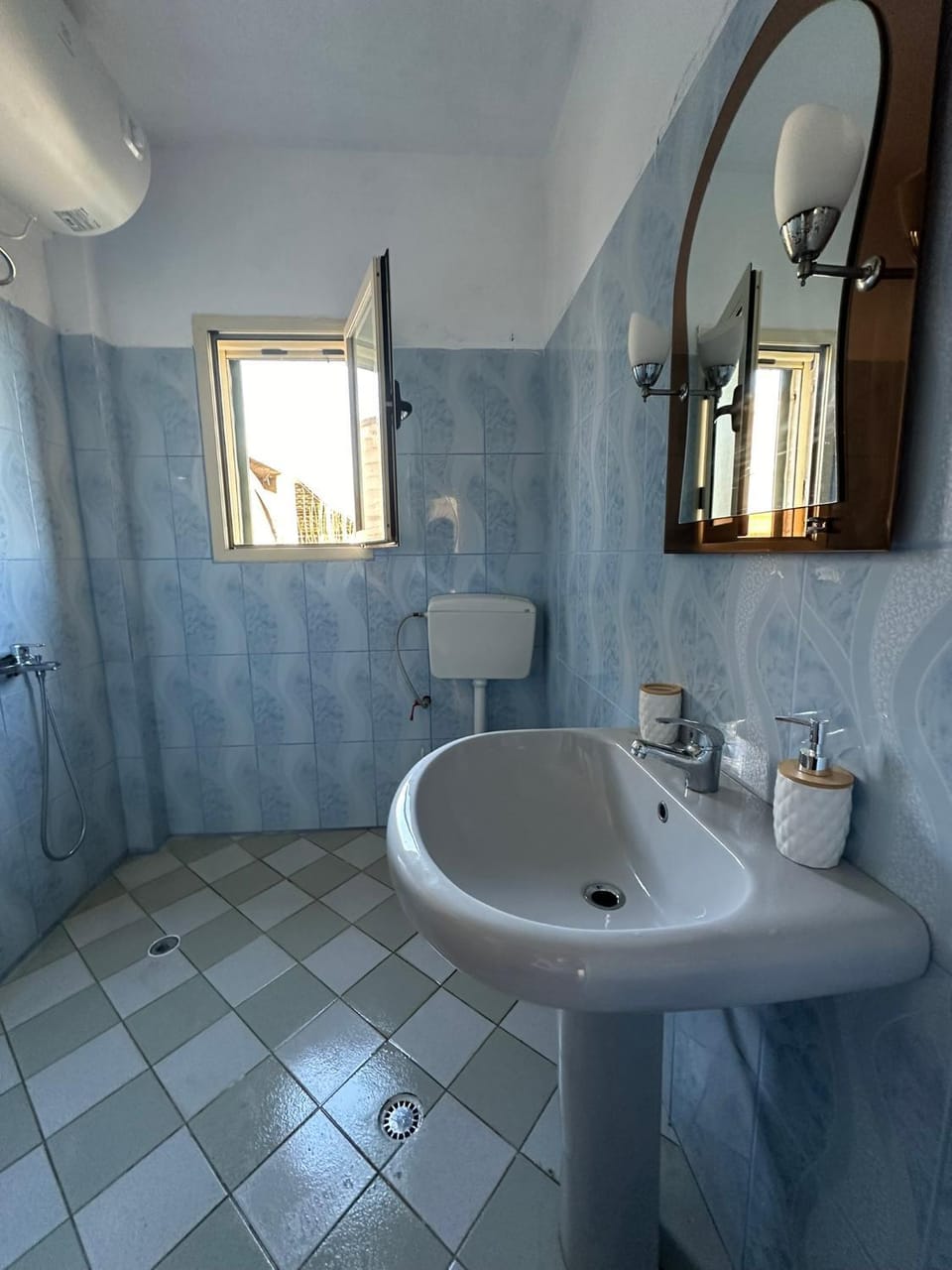 Toilet, Bath, towels