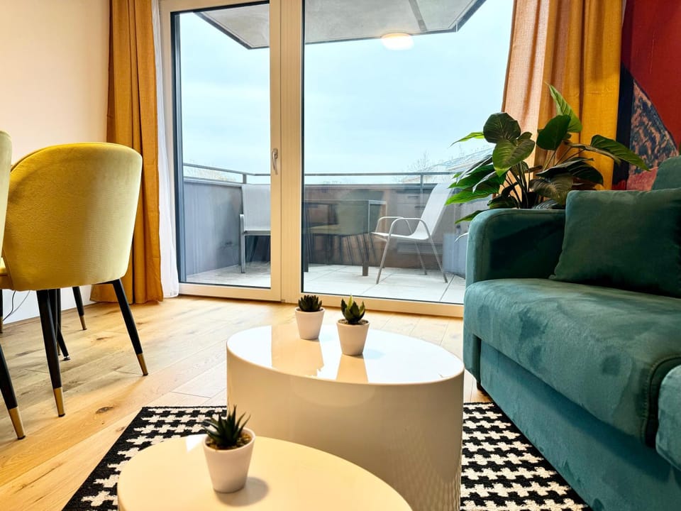 Balcony/Terrace, Living room, Seating area, Dining area