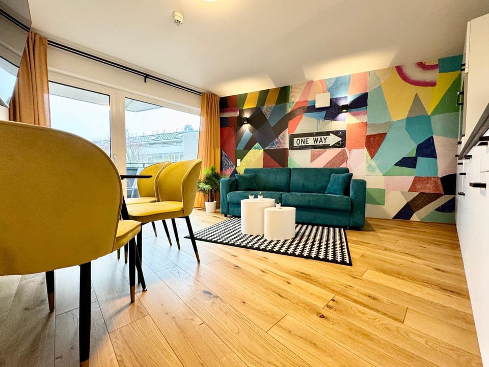 Kitchen or kitchenette, Living room, Seating area, Dining area