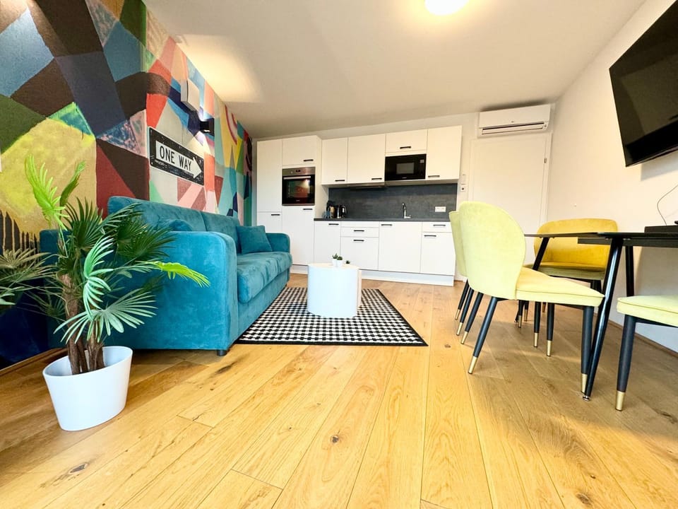 TV and multimedia, Kitchen or kitchenette, Living room, Seating area, Dining area, Evening entertainment, minibar, pet friendly, air conditioner