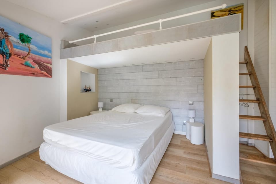 Property building, Living room, Bedroom