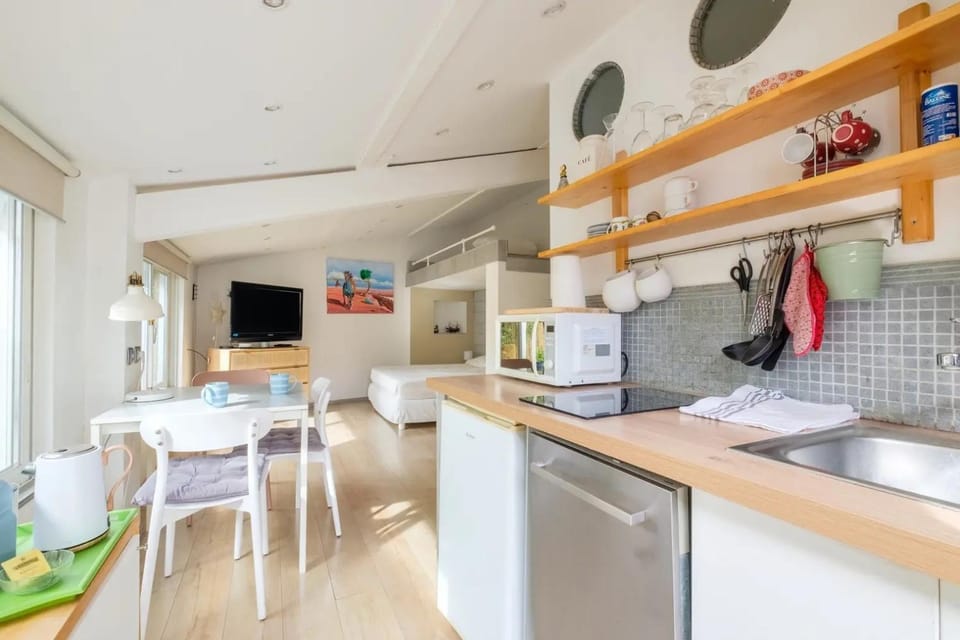 Kitchen or kitchenette, Living room