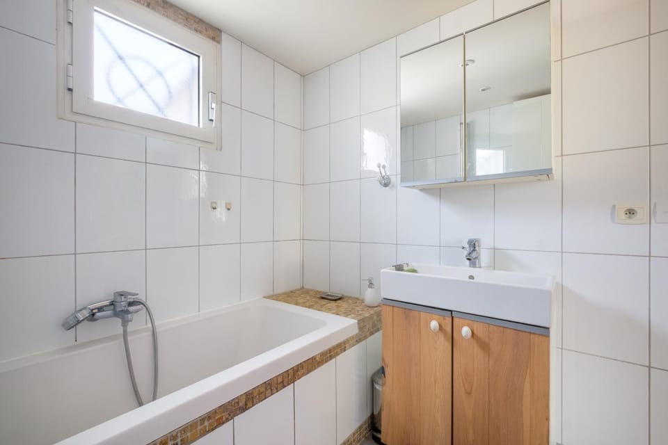 Bathroom, Living room