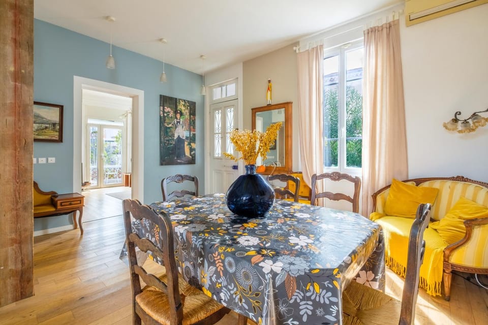 Property building, Living room