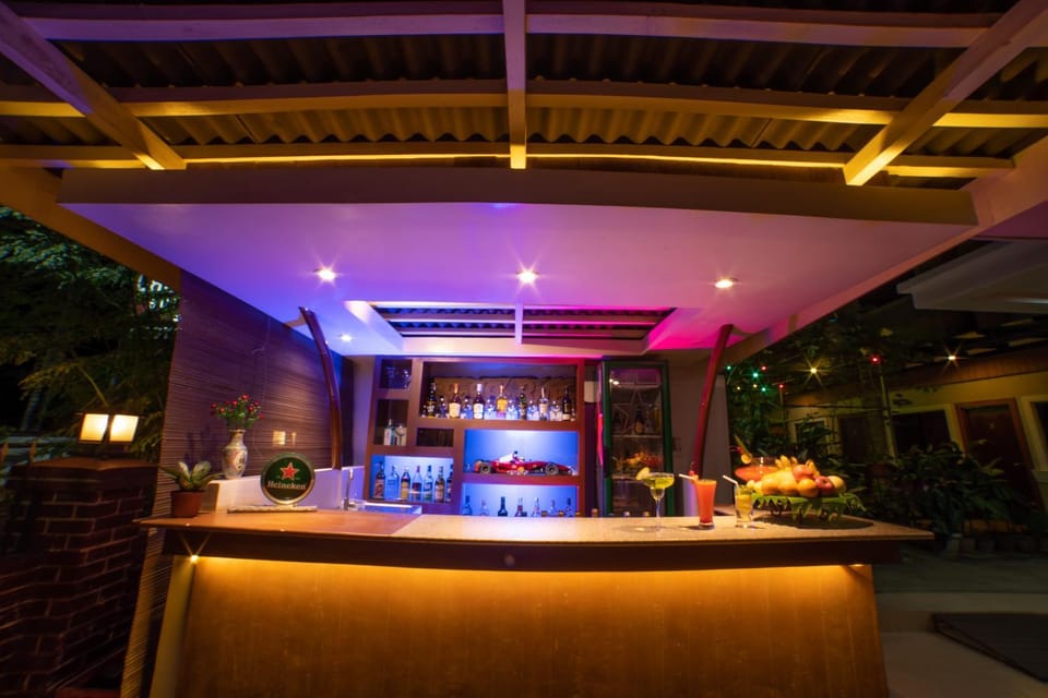 Restaurant/places to eat, Lounge or bar, Lounge or bar