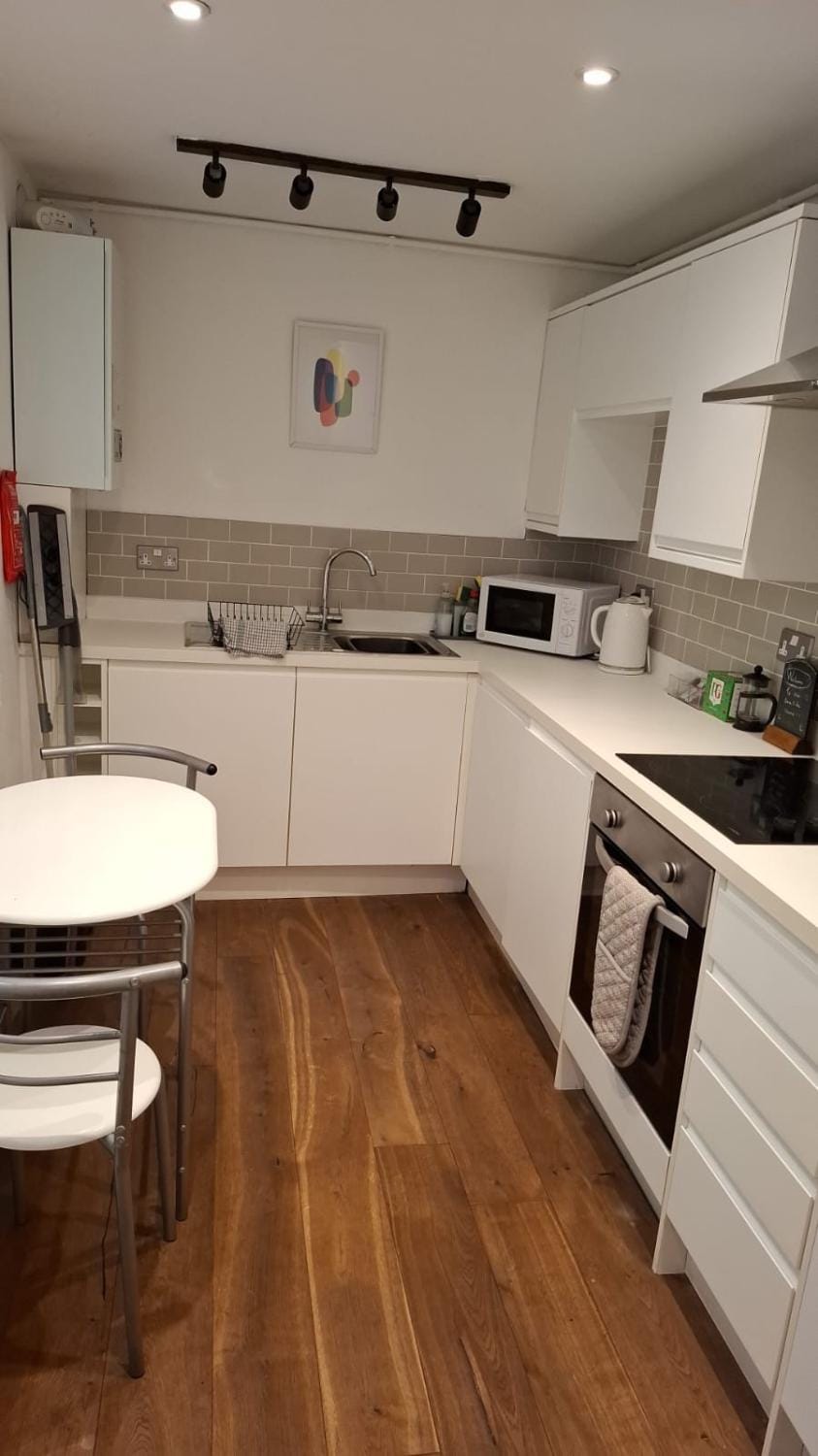 Central seaside home with free parking Apartment in Hove