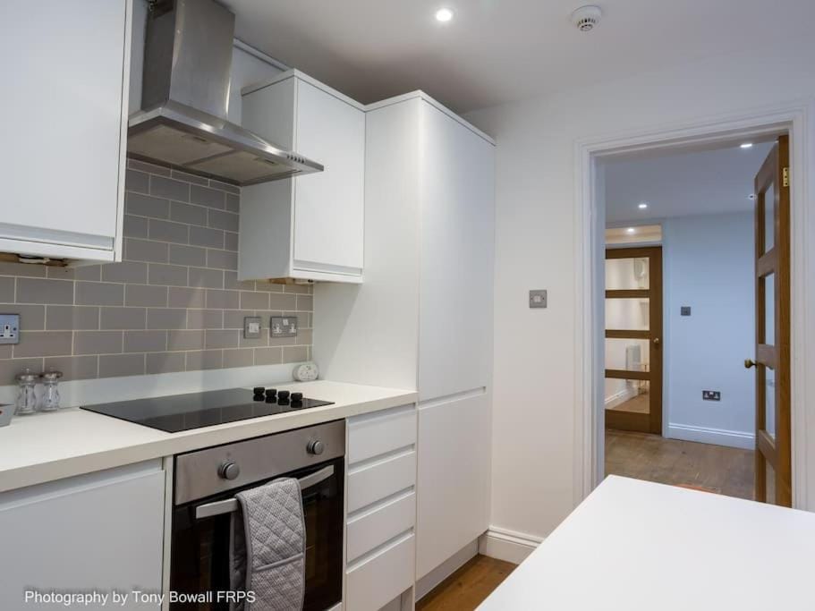 Kitchen or kitchenette, pet friendly, stove