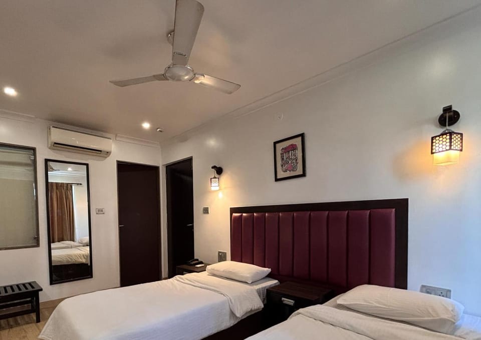 Bed, Photo of the whole room, Bedroom, air conditioner