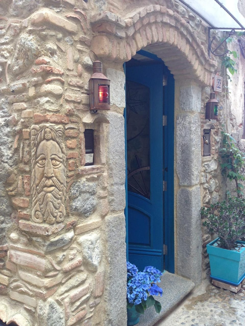 Facade/entrance