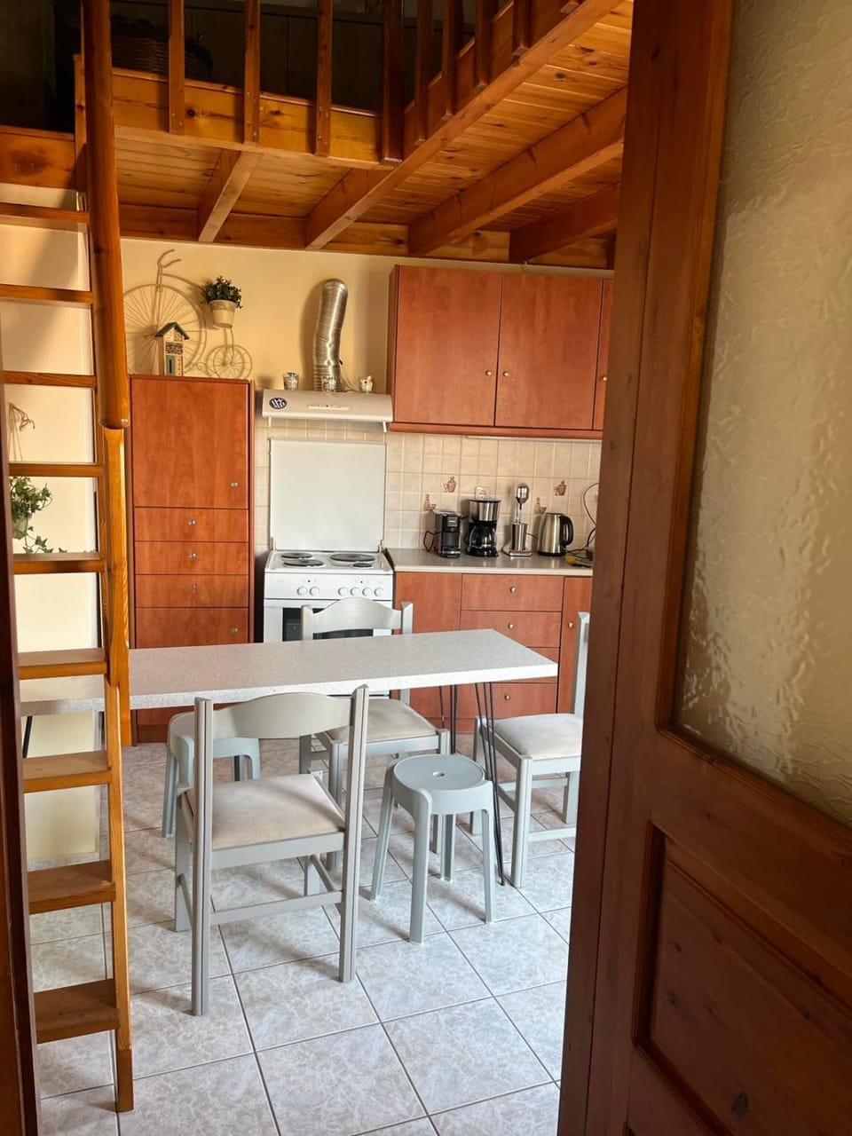 Dining area, kitchen