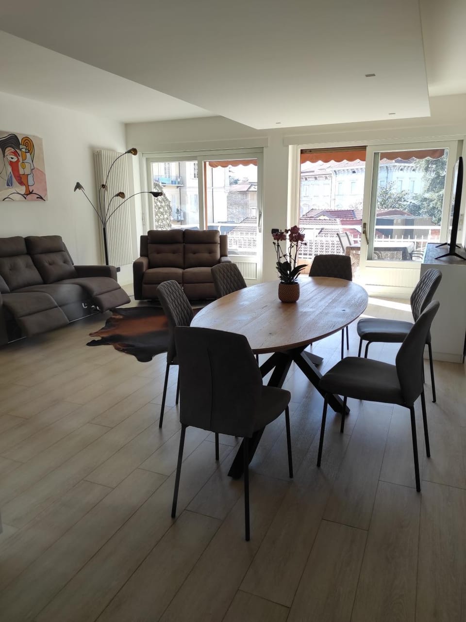 Living room, Dining area