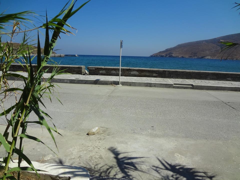 In front of the Beach. Villa in Decentralized Administration of the Aegean