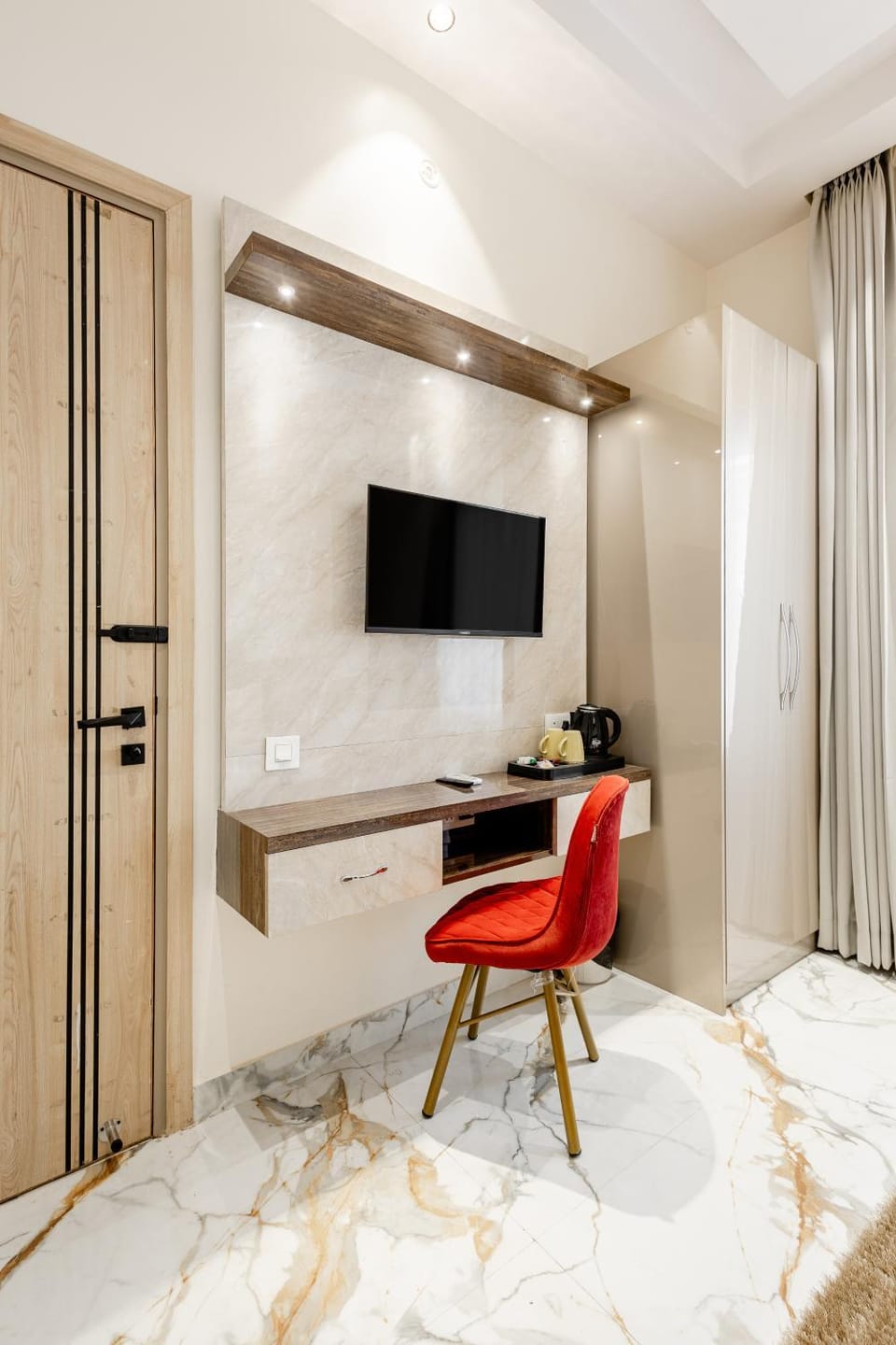 Bed, TV and multimedia, Photo of the whole room, Bedroom, hair dresser