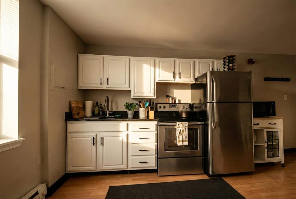 The Terrace at Park Place 2nd floor walk up -cozy 2 bedroom fast WiFi free coffee Apartment in Wilmington