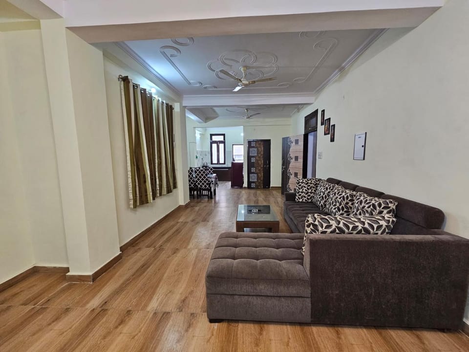 9 BHK in Krishna Nagar Lucknow LKO 9BHK 201L,202R&302R Apartment in Lucknow