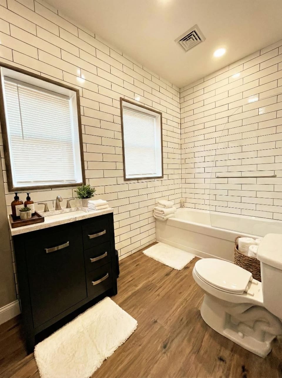 The Penthouse at Park Place King bed fast WIFI and free coffee Apartment in Wilmington