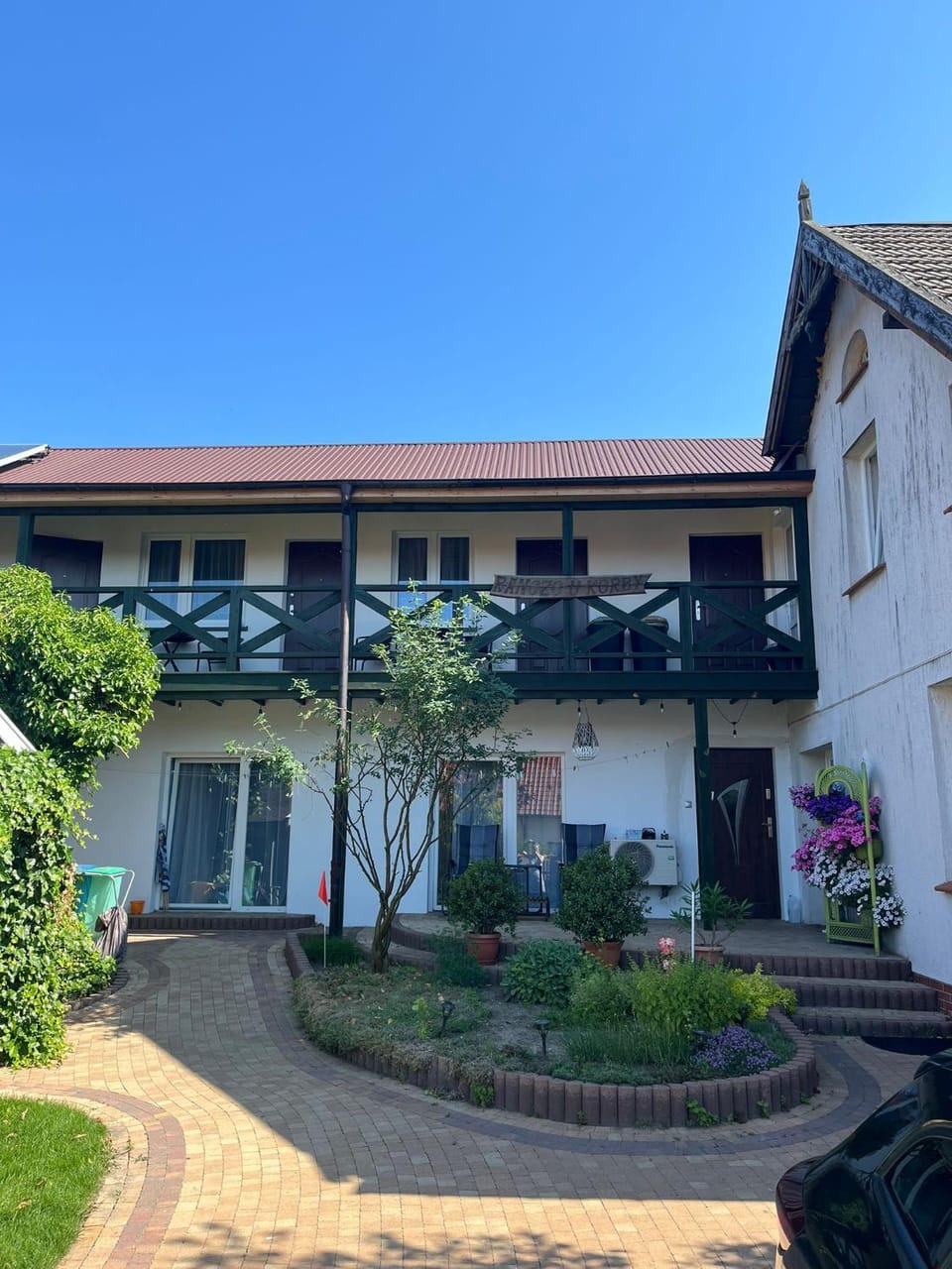 Property building, Day, Summer