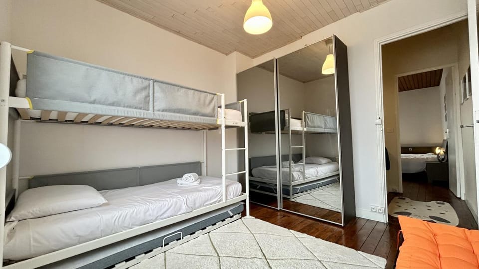 Bed, bunk bed