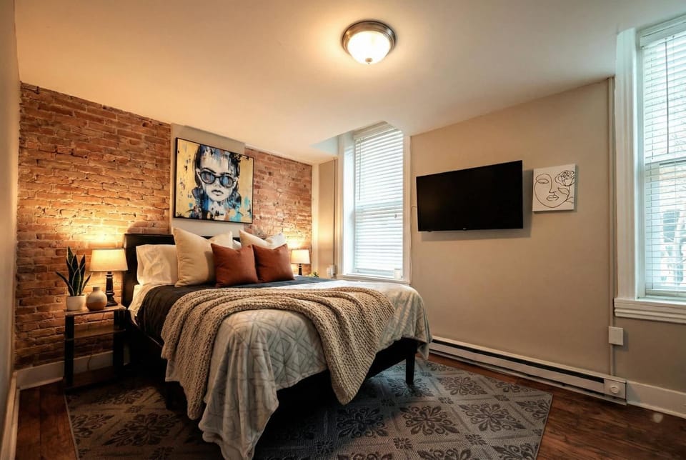 Park Place- cozy modern space fully updated fast WiFi good coffee and easy parking Apartment in Wilmington