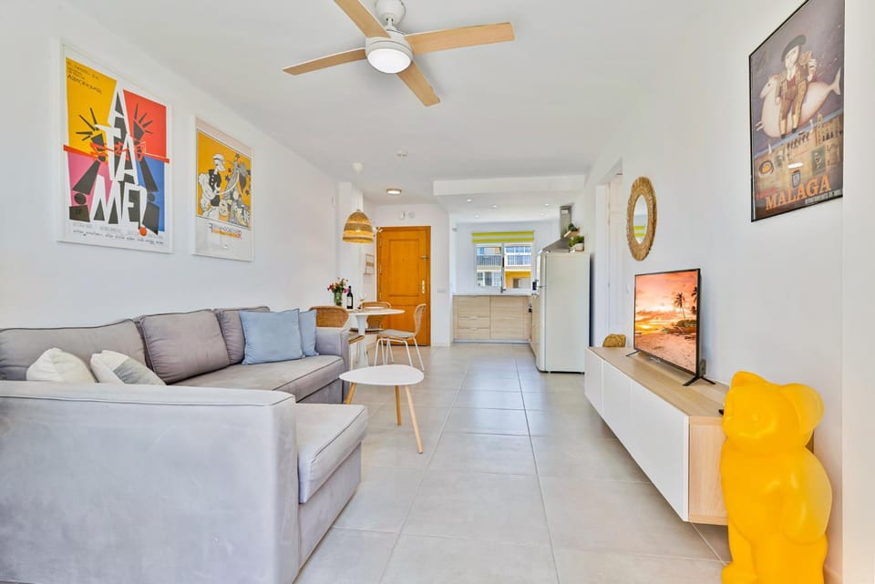 Facade/entrance, TV and multimedia, Living room, Dining area, kitchen, air conditioner