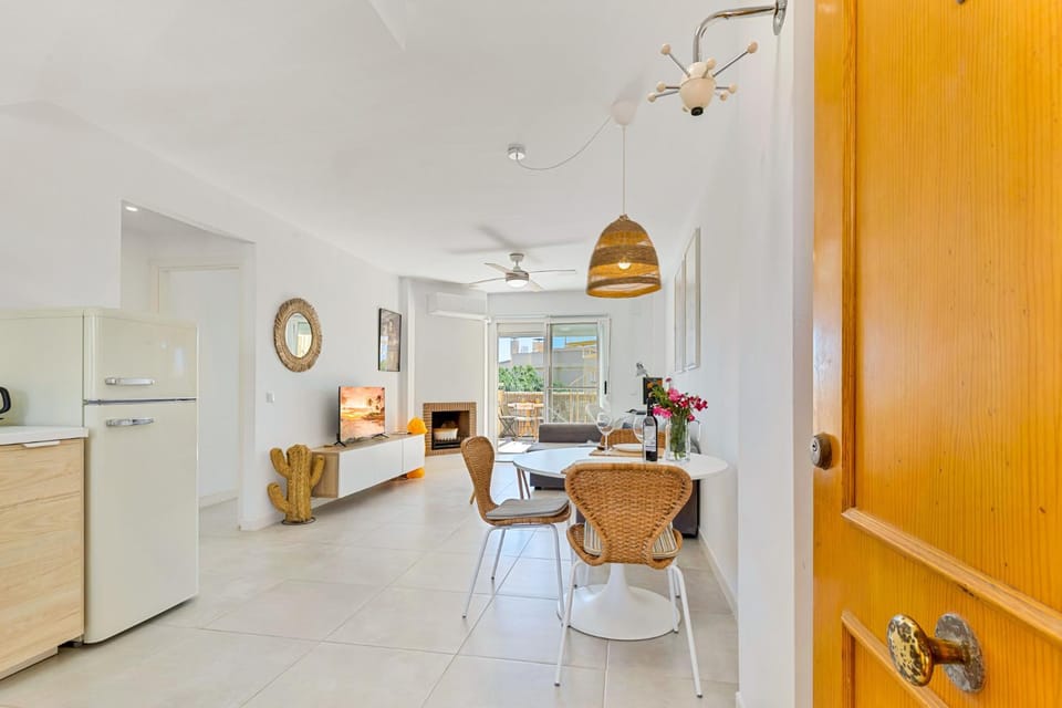 TV and multimedia, Balcony/Terrace, Living room, Dining area, fireplace, internet, kitchen, air conditioner