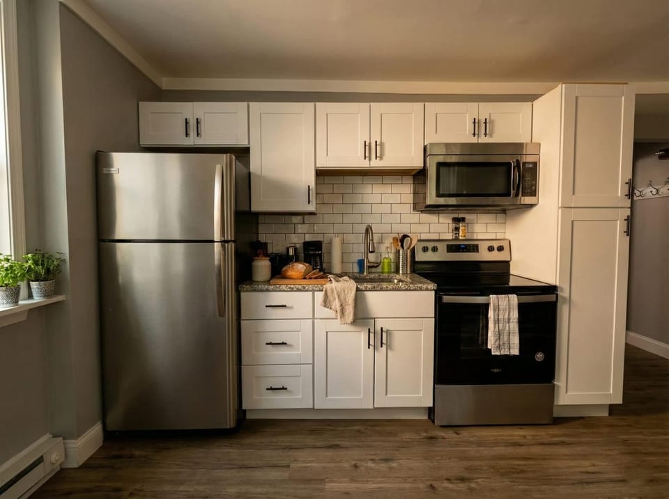 The Grayson at Park Place- cozy and fully updated with King bed free coffee and fast WIFI Apartment in Wilmington
