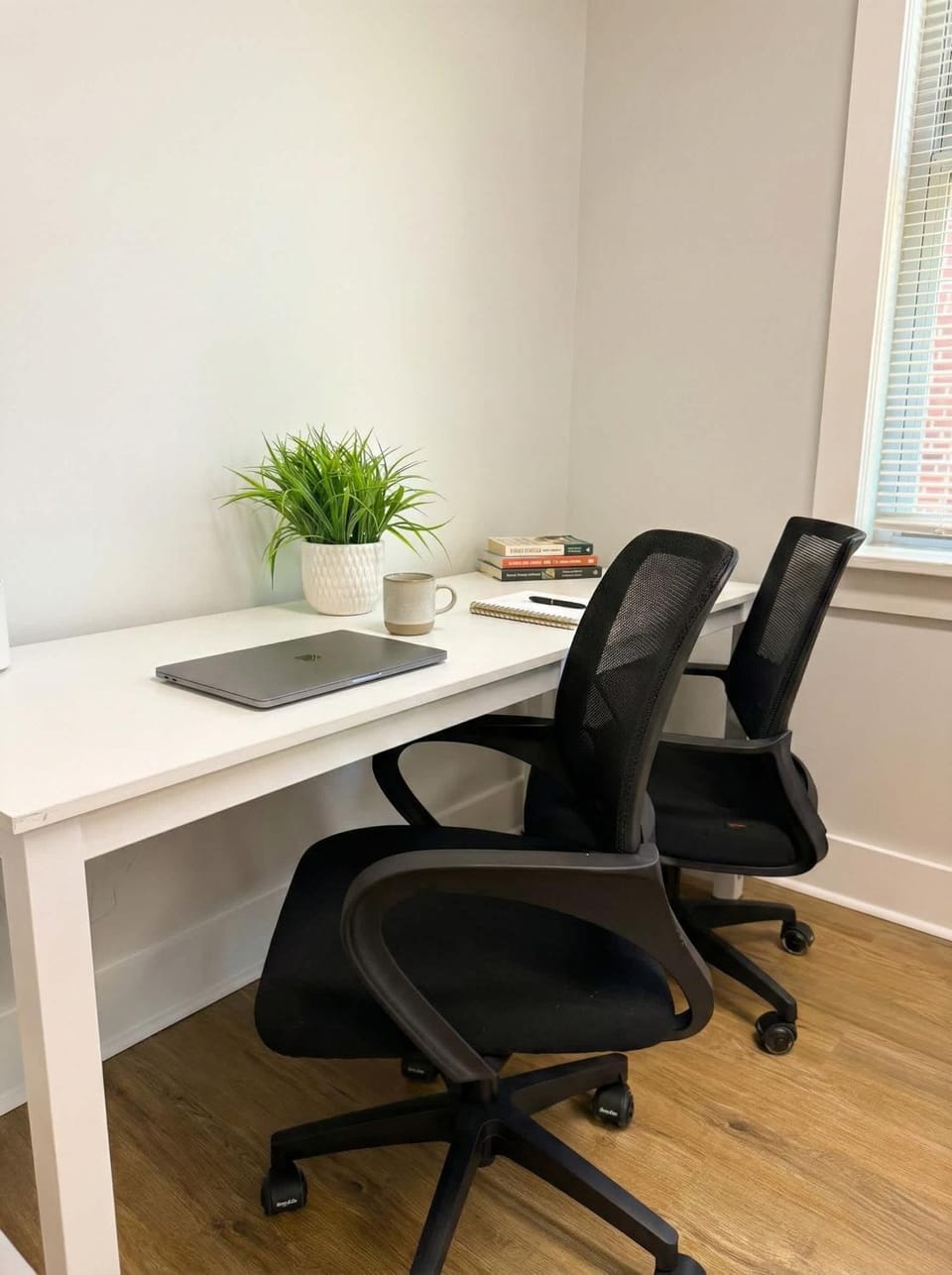 Cozy Walk up King Bed fast WiFi Apartment in Wilmington