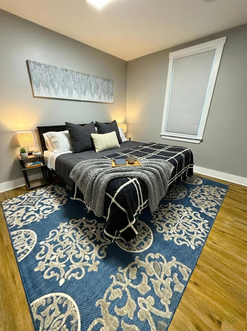 Cozy Walk up King Bed fast WiFi Apartment in Wilmington