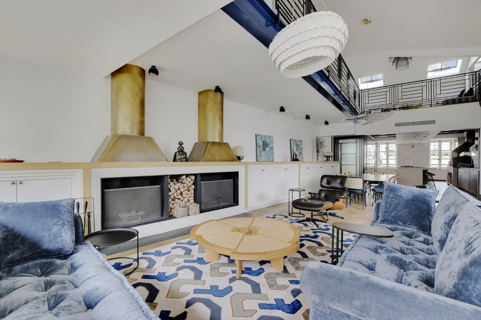 TV and multimedia, Living room, Seating area, air conditioner