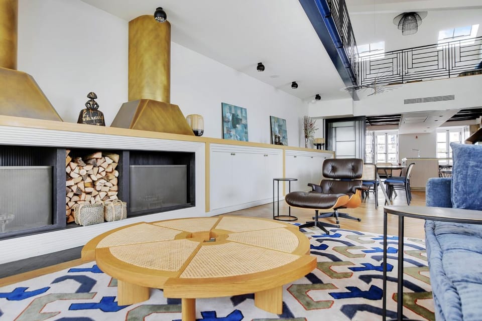 Living room, Seating area