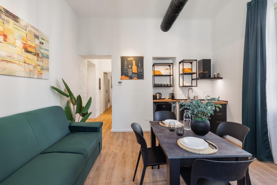 Coffee/tea facilities, Kitchen or kitchenette, Living room, Seating area, Dining area, minibar