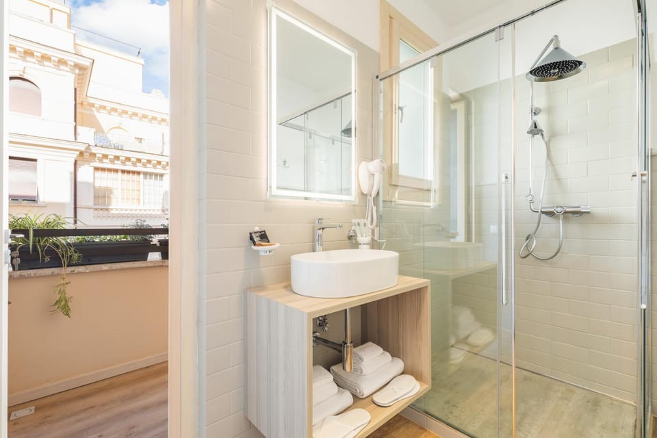 Shower, Toilet, Bathroom, towels