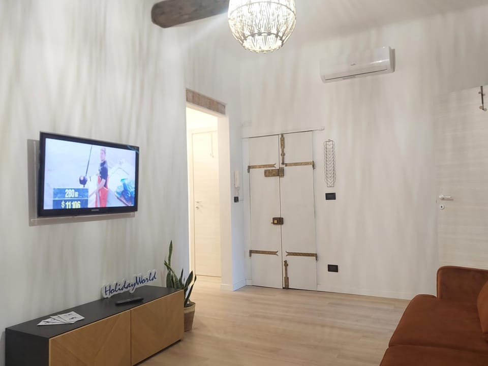 Communal lounge/ TV room, TV and multimedia, Living room, Seating area, Evening entertainment, internet, air conditioner